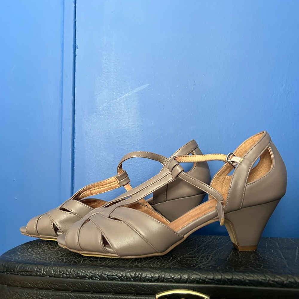 Chelsea Crew Taupe Kitten Heels